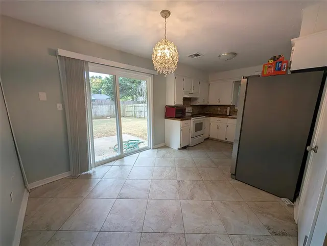 Photo 5 — 1614 Surrey Drive, Norman, OK 73071