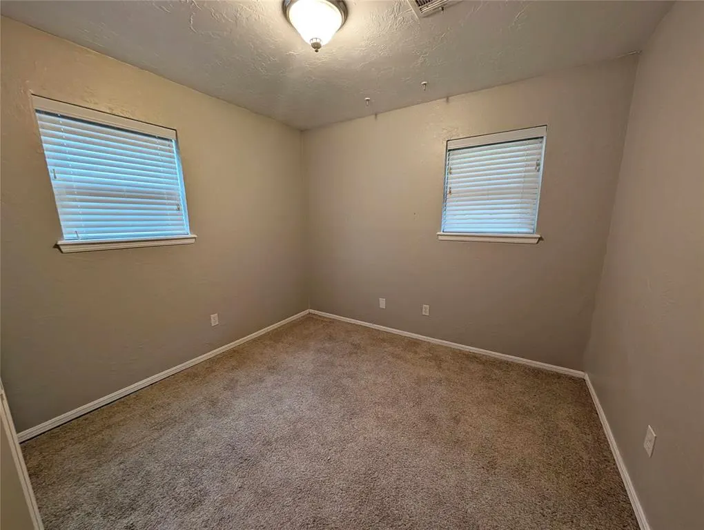 Photo 12 — 1614 Surrey Drive, Norman, OK 73071