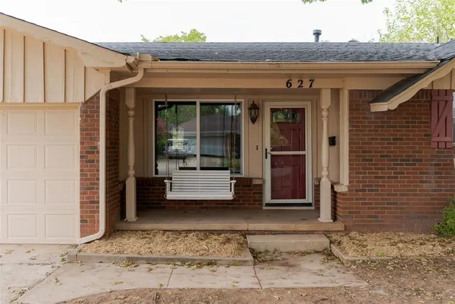 Photo 2 — 627 Ridgecrest Road, Edmond, OK 73013