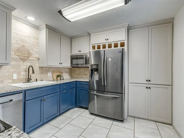 Photo 6 — 105 Woods Avenue, Moore, OK 73160