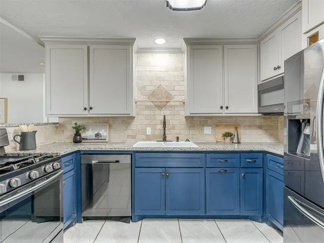 Photo 8 — 105 Woods Avenue, Moore, OK 73160