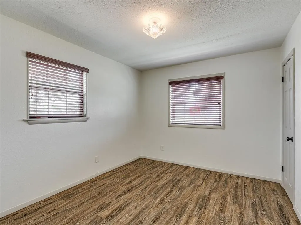 Photo 12 — 105 Woods Avenue, Moore, OK 73160