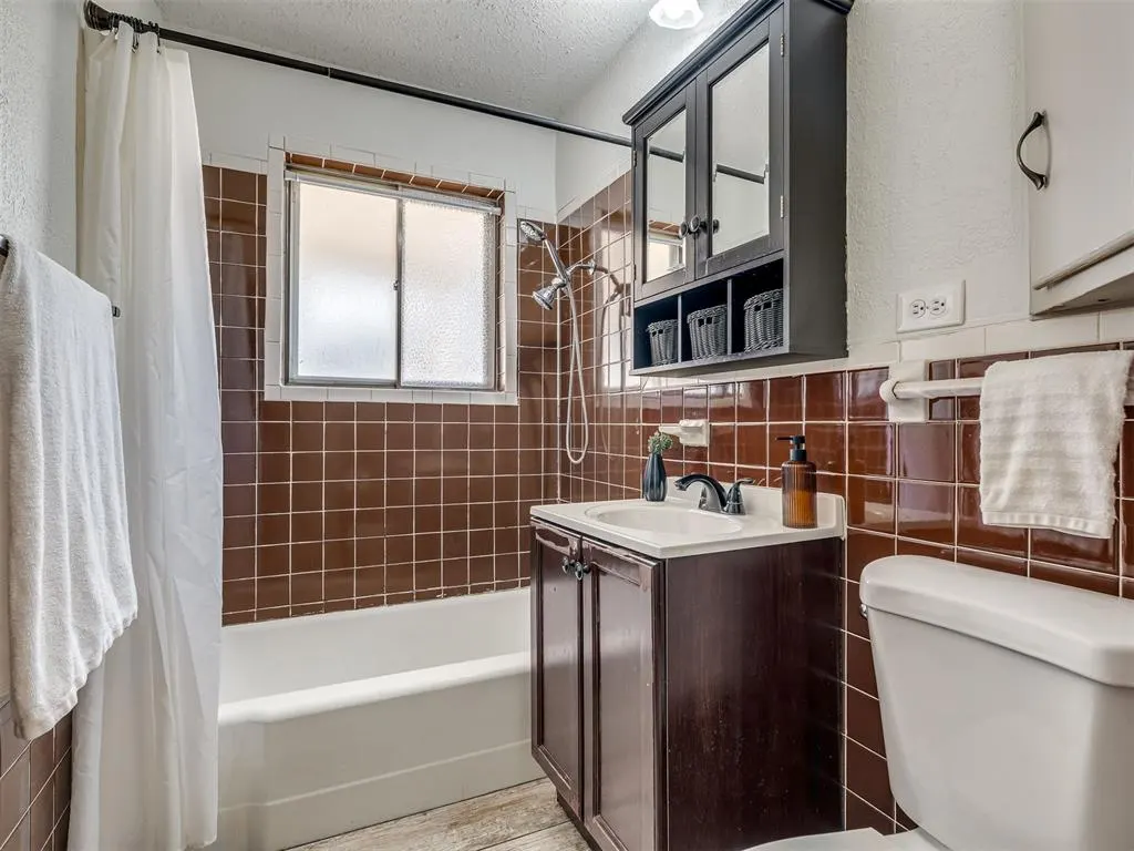 Photo 14 — 105 Woods Avenue, Moore, OK 73160