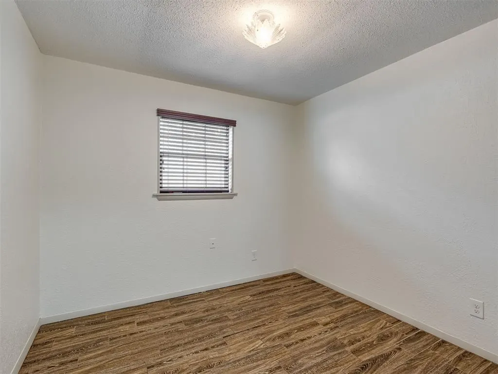 Photo 18 — 105 Woods Avenue, Moore, OK 73160