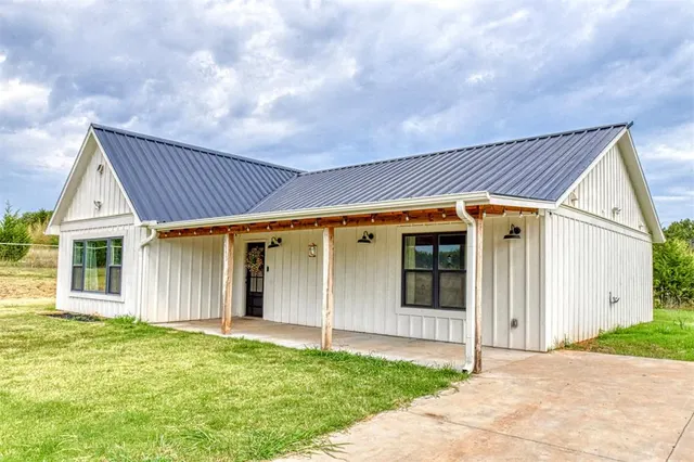 Photo 2 — 22355 Davis Drive, Earlsboro, OK 74840