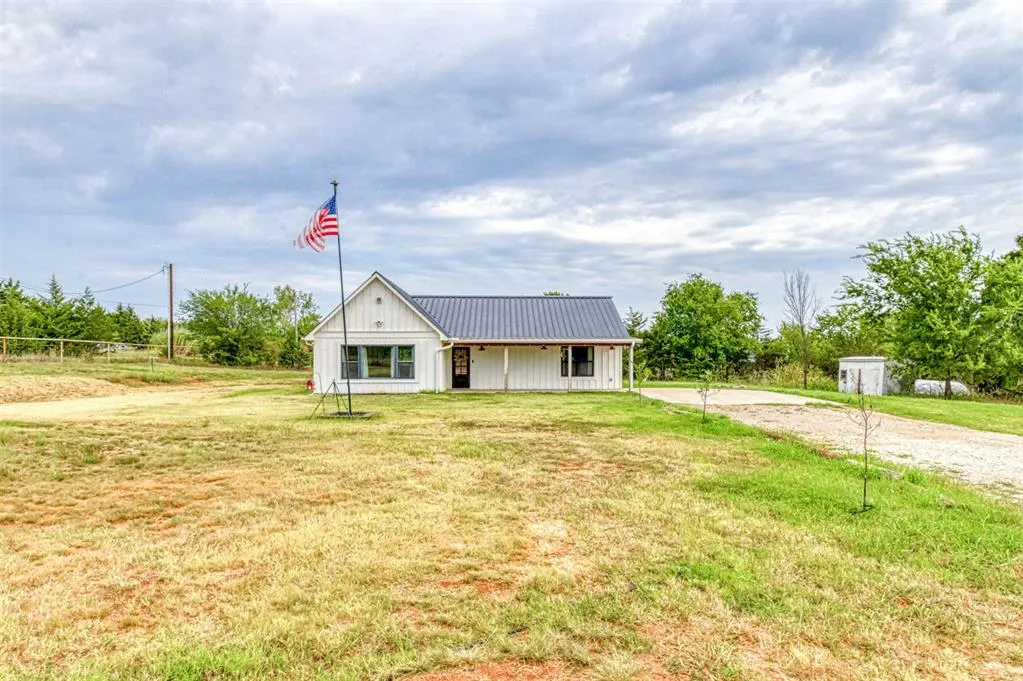 Photo 3 — 22355 Davis Drive, Earlsboro, OK 74840