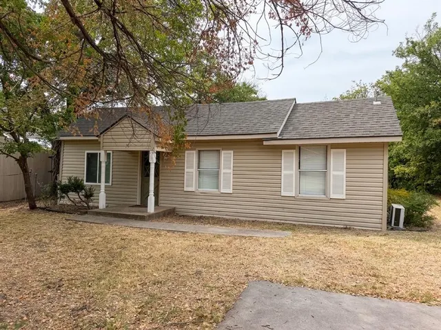 Photo 2 — 230 W Himes Street, Norman, OK 73069