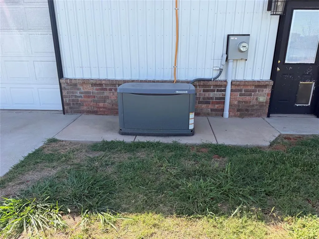 Photo 7 — 11921 SW 104th Street, Mustang, OK 73064