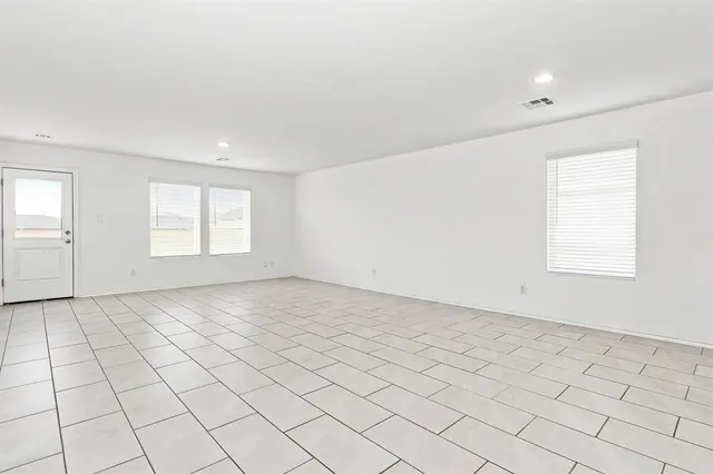 Photo 3 — 10912 SW 22nd Street, Yukon, OK 73099