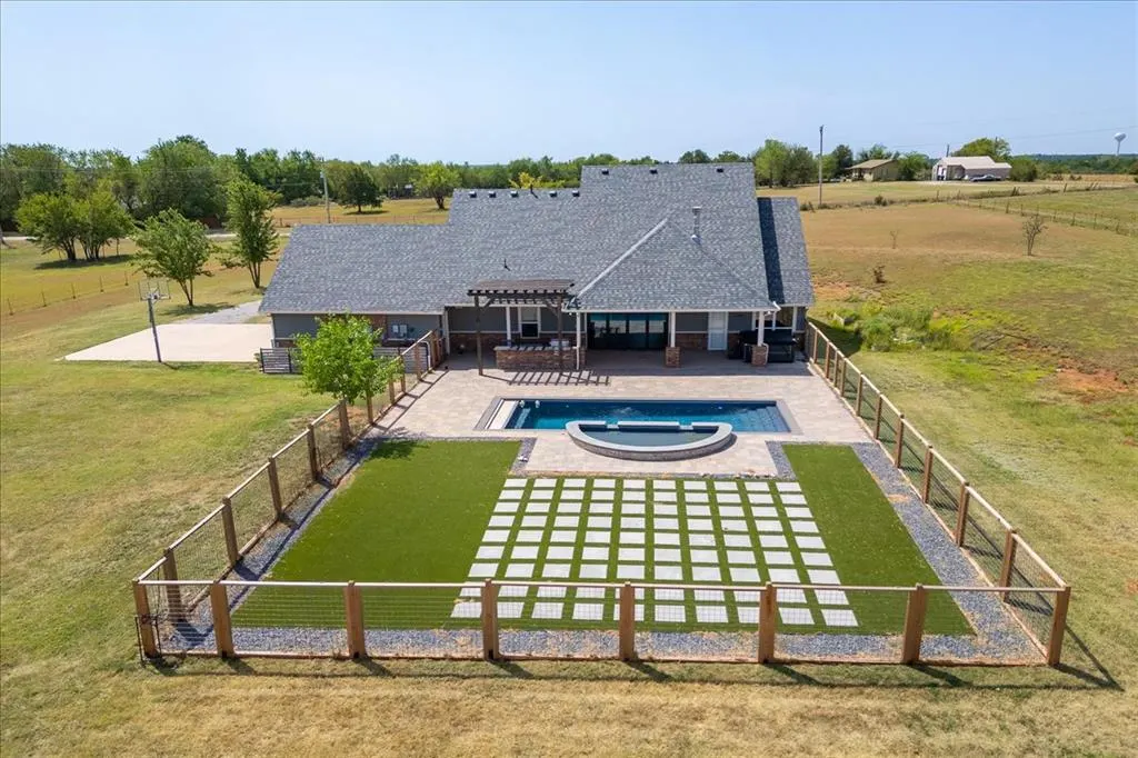 Photo 2 — 2889 SW 3rd Street, Blanchard, OK 73010