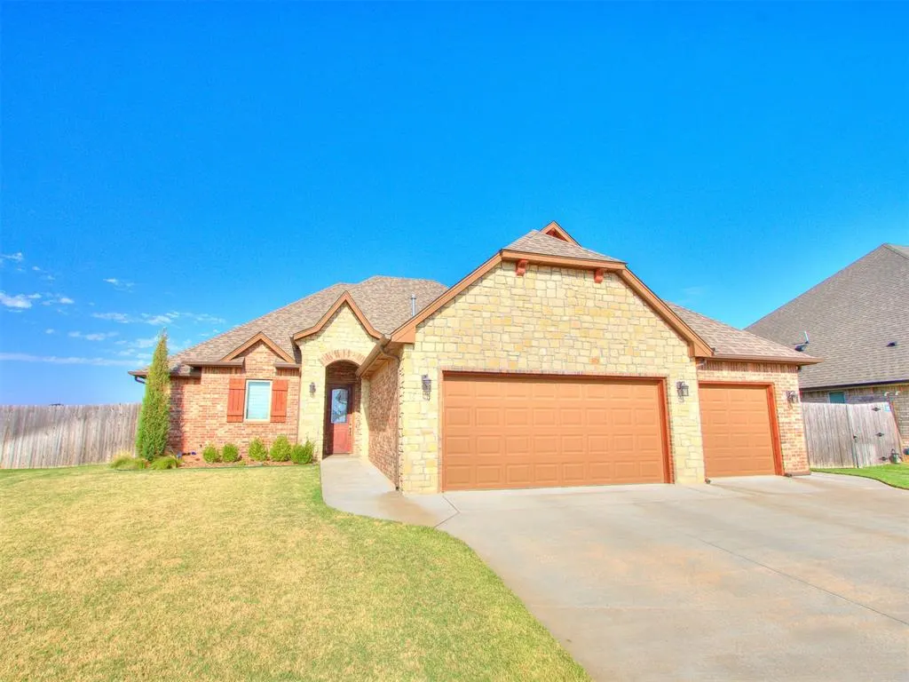 Photo 3 — 401 Carlow Way, Yukon, OK 73099