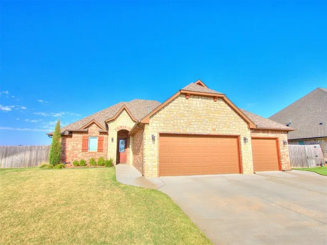 Photo 3 — 401 Carlow Way, Yukon, OK 73099