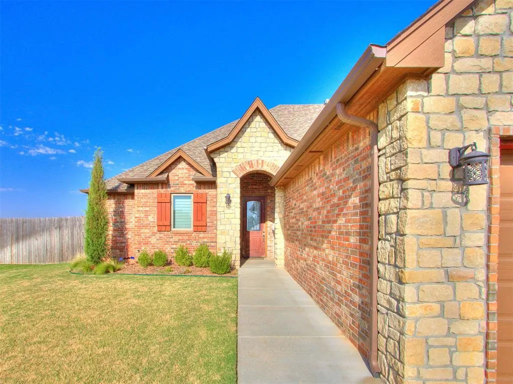 Photo 4 — 401 Carlow Way, Yukon, OK 73099