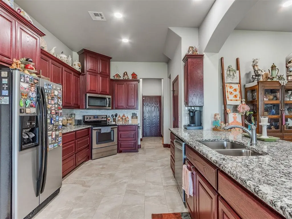 Photo 14 — 401 Carlow Way, Yukon, OK 73099