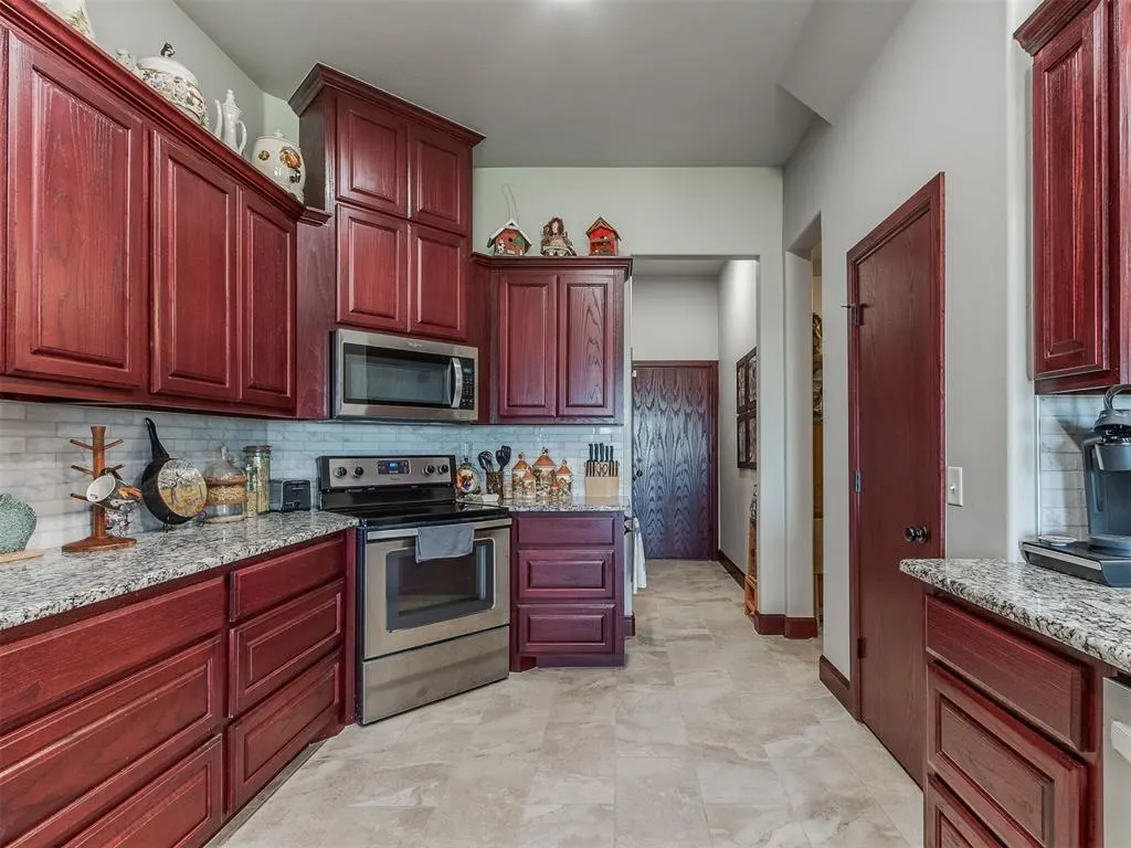 Photo 15 — 401 Carlow Way, Yukon, OK 73099