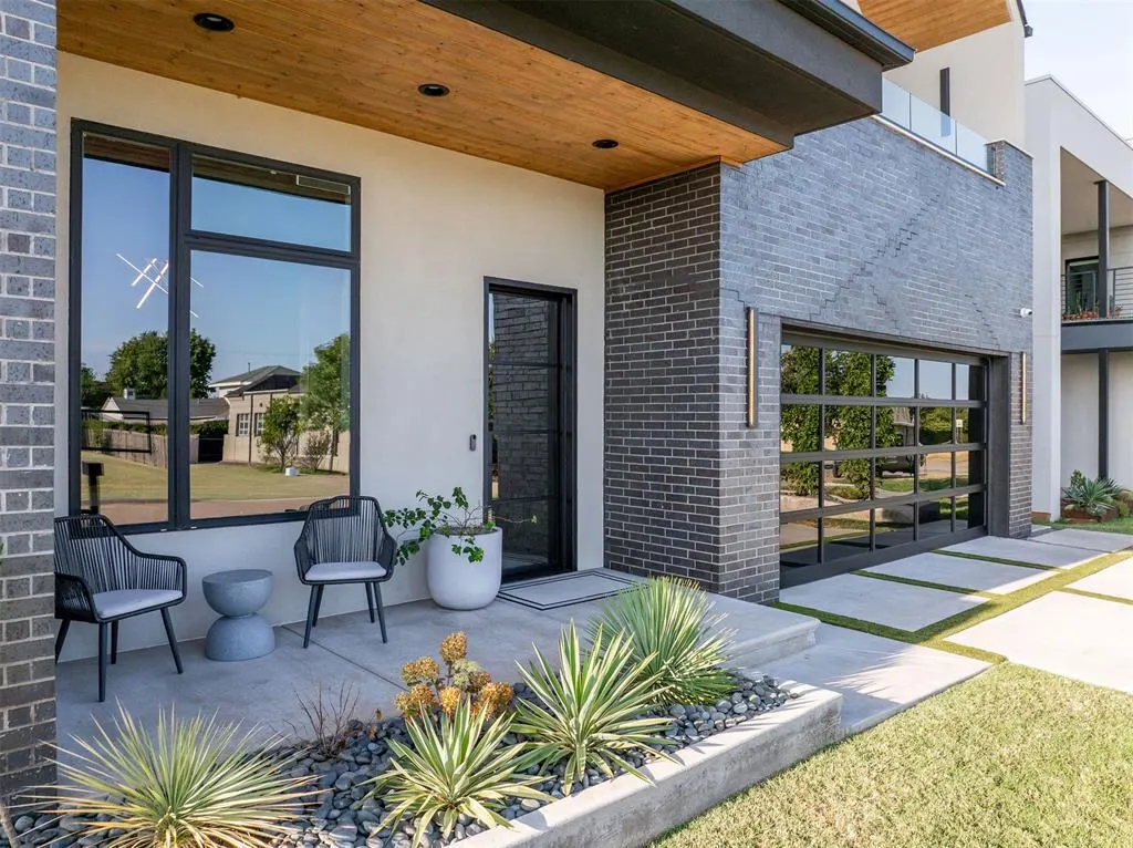 Photo 4 — 809 NW 68th Street, Oklahoma City, OK 73116