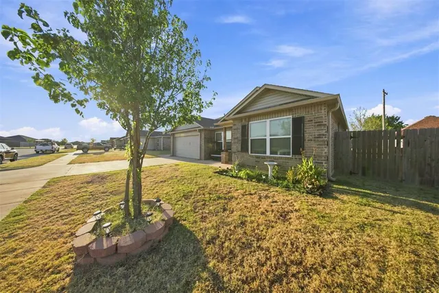 Photo 3 — 10613 SW 22nd Street, Yukon, OK 73099