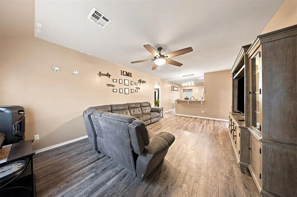 Photo 10 — 10613 SW 22nd Street, Yukon, OK 73099