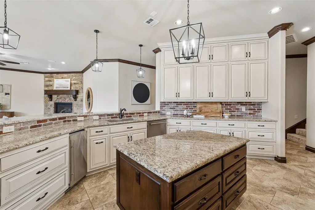 Photo 8 — 15708 Laguna Drive, Edmond, OK 73013
