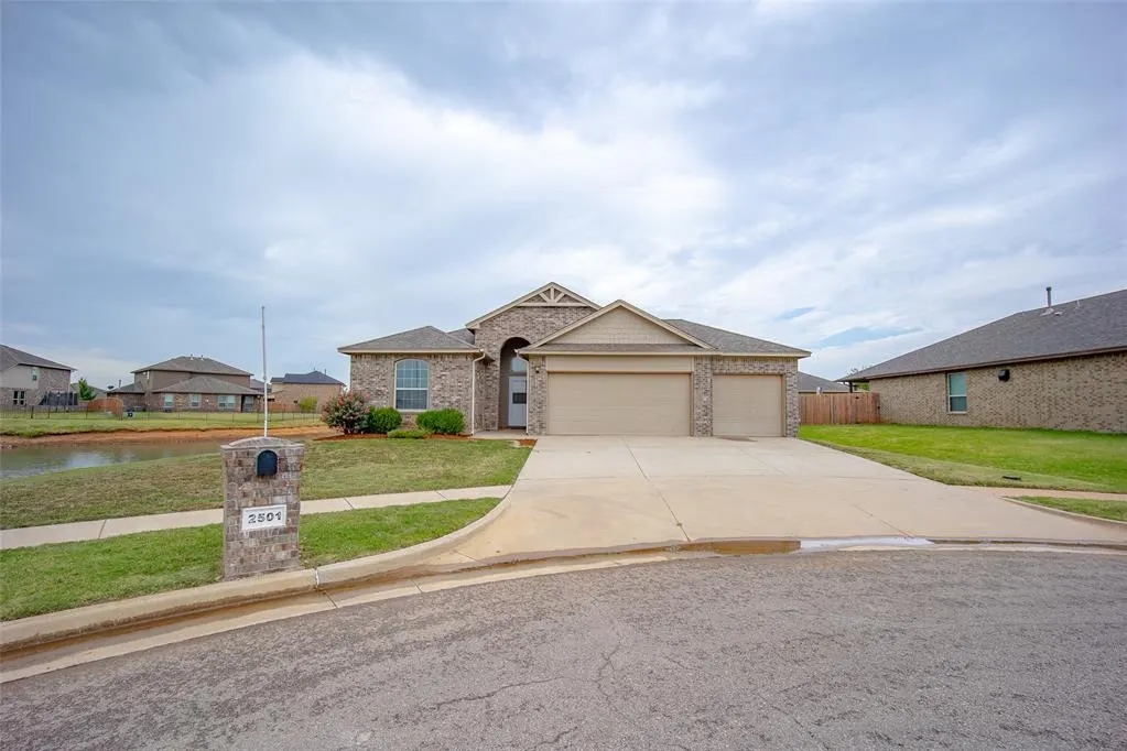 Photo 3 — 2501 Colby Court, Yukon, OK 73099