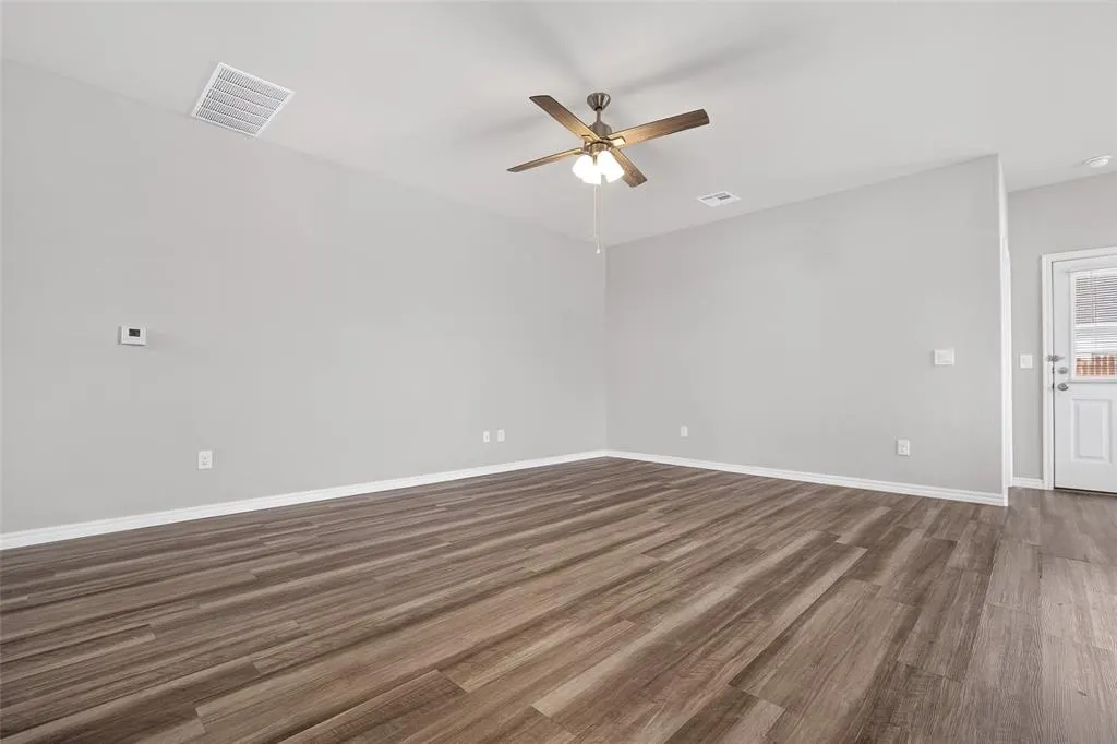 Photo 8 — 2501 Colby Court, Yukon, OK 73099