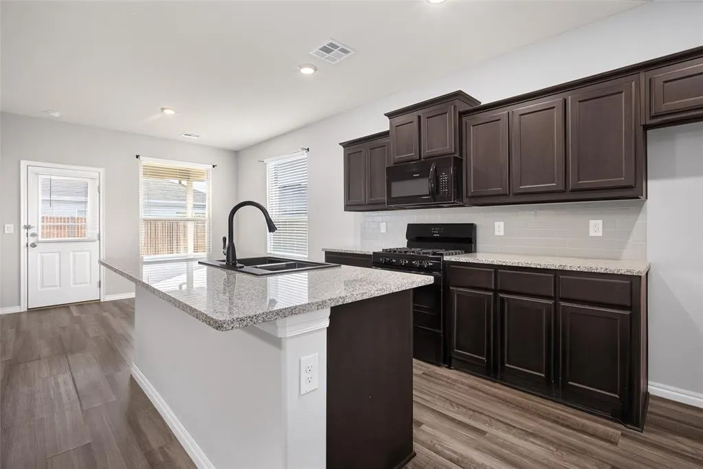 Photo 10 — 2501 Colby Court, Yukon, OK 73099