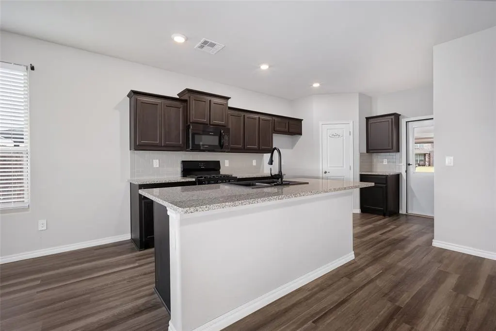 Photo 11 — 2501 Colby Court, Yukon, OK 73099