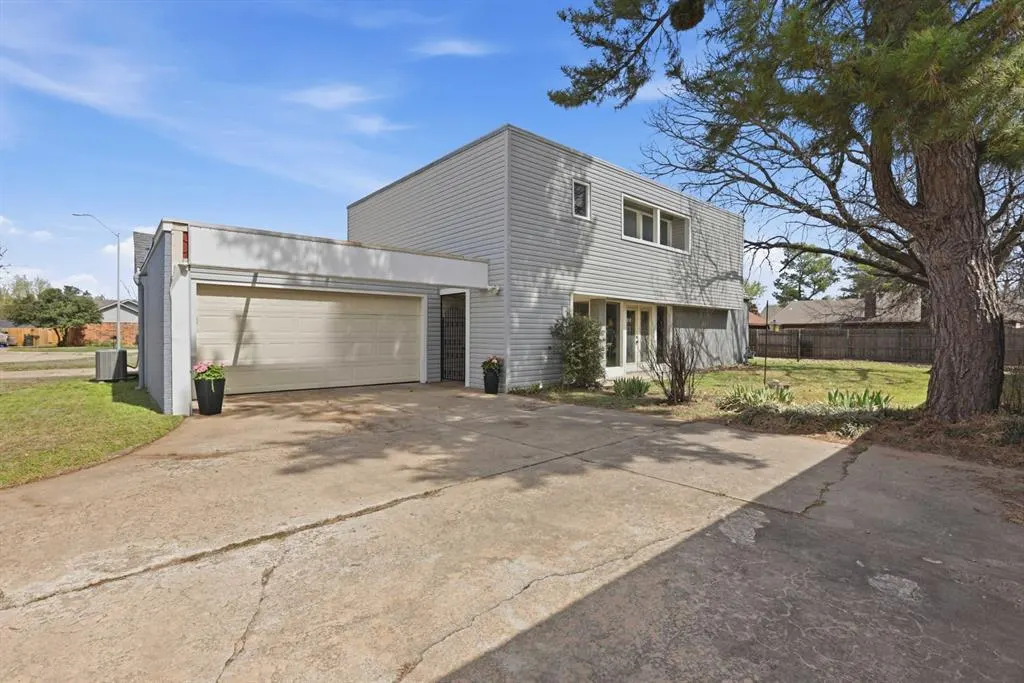 Photo 2 — 509 Fenwick Court, Norman, OK 73072