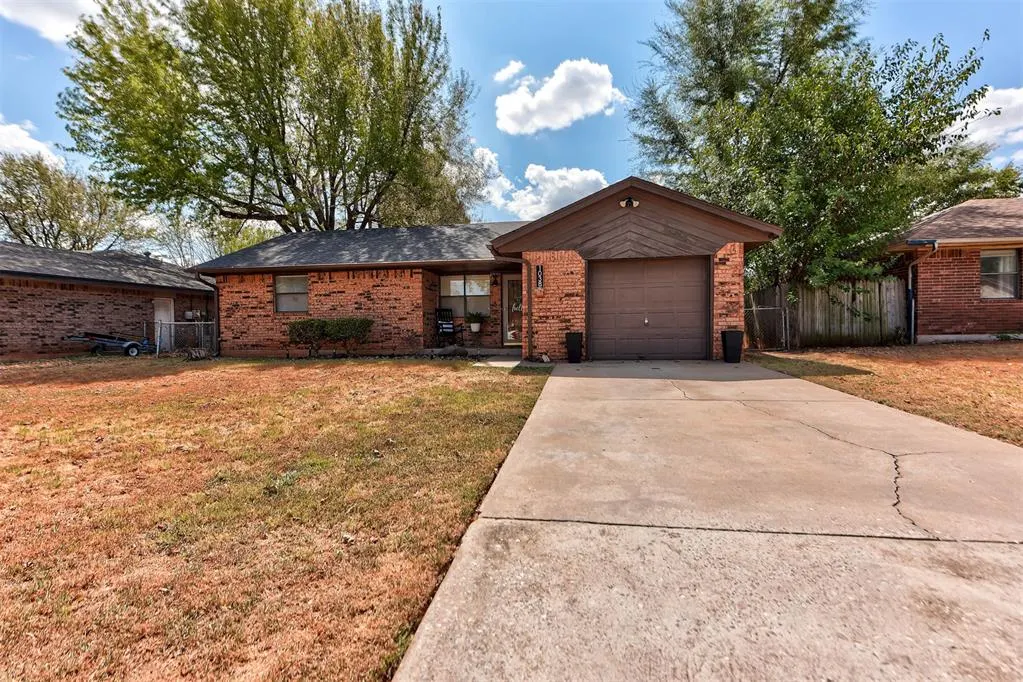 Photo 2 — 1038 W Griggs Way, Mustang, OK 73064