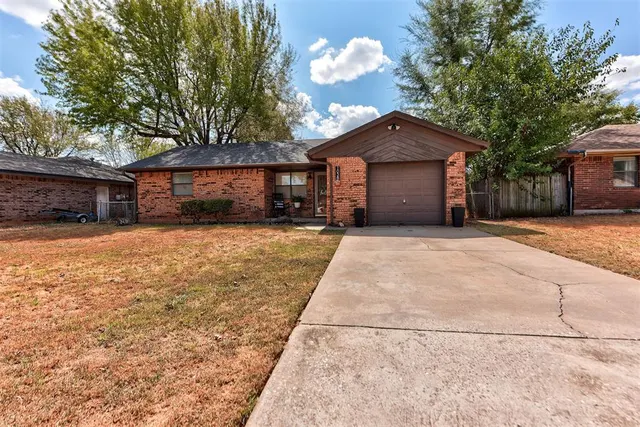Photo 2 — 1038 W Griggs Way, Mustang, OK 73064