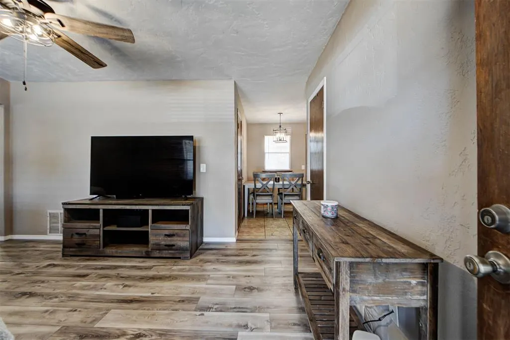 Photo 5 — 1038 W Griggs Way, Mustang, OK 73064