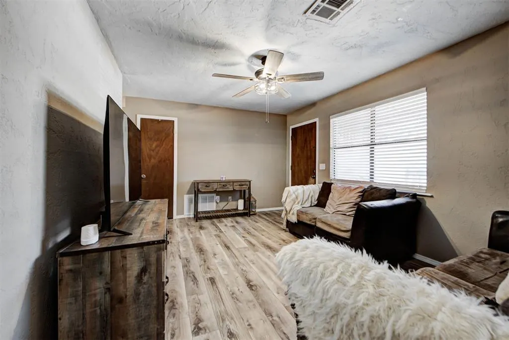 Photo 9 — 1038 W Griggs Way, Mustang, OK 73064