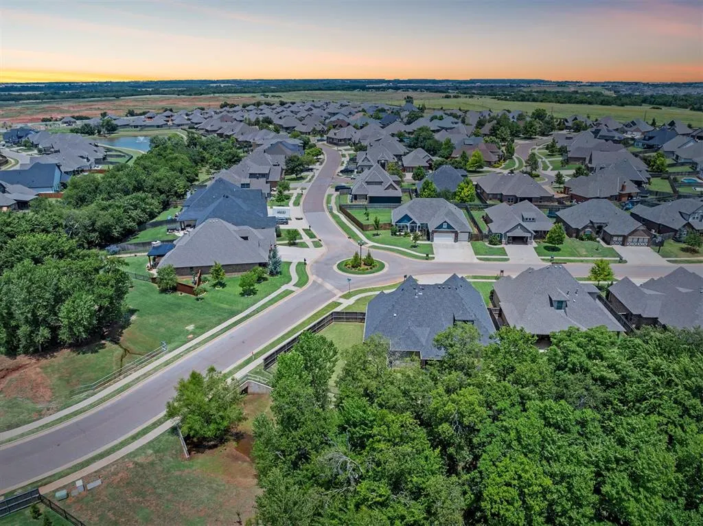 Photo 2 — 14640 Rochefort Lane, Yukon, OK 73099