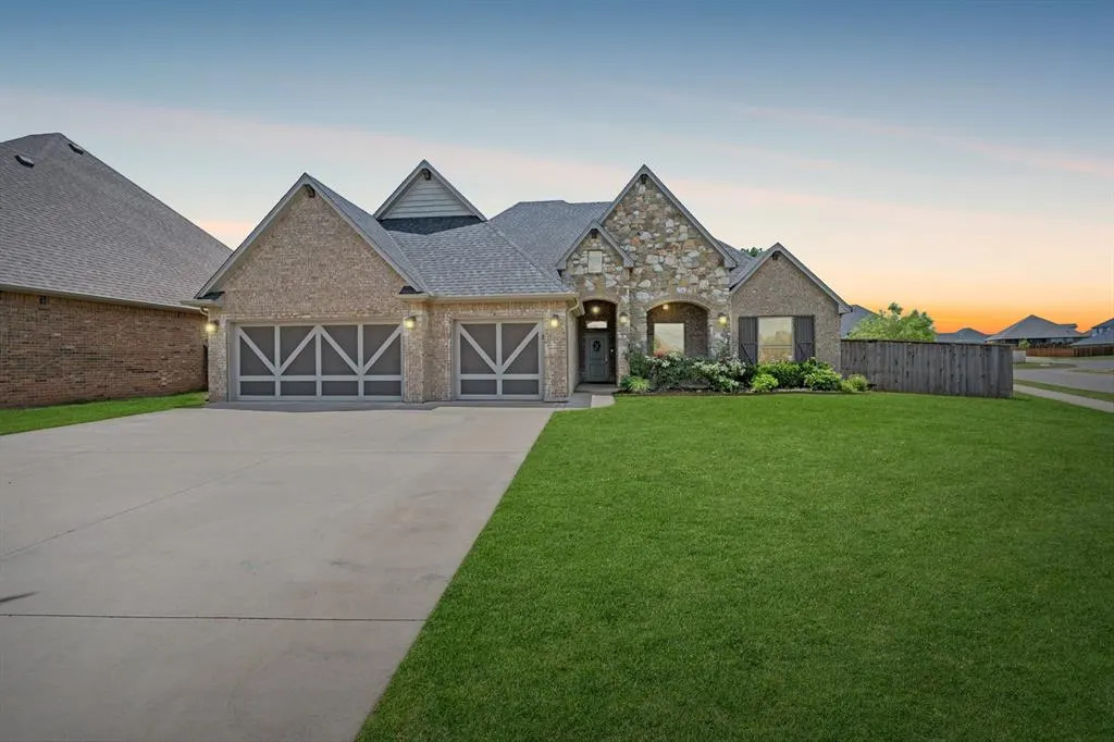 Photo 3 — 14640 Rochefort Lane, Yukon, OK 73099
