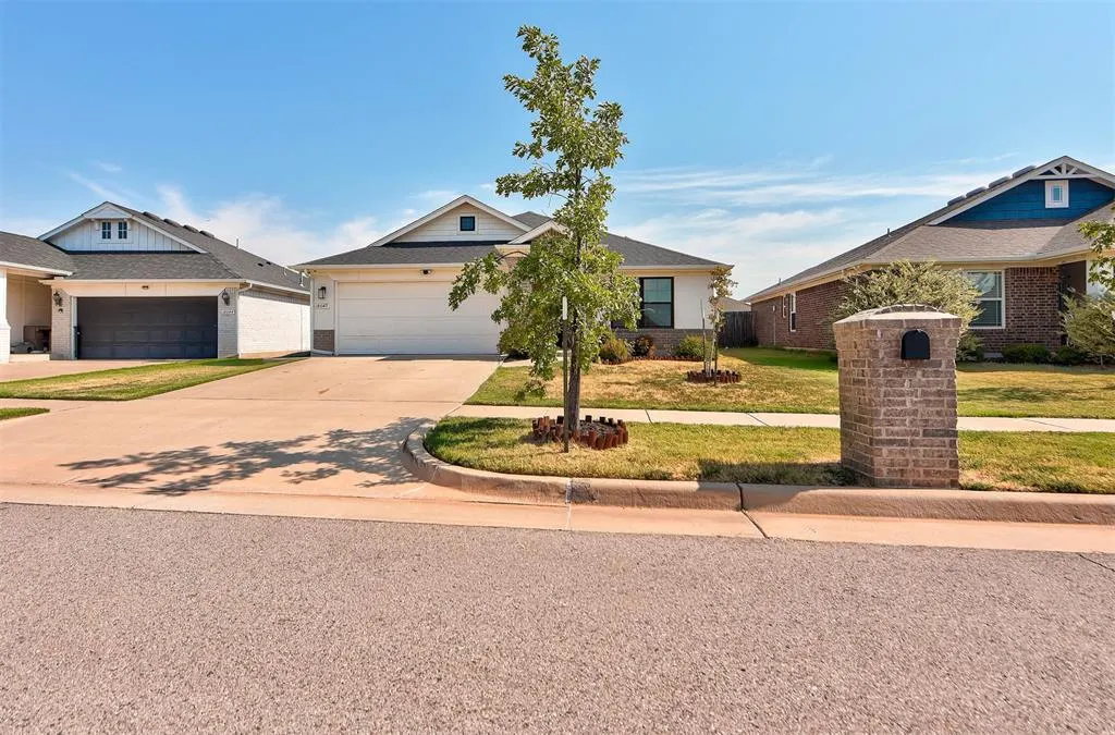Front exterior — 18640 Luna Drive, Edmond, OK 73012