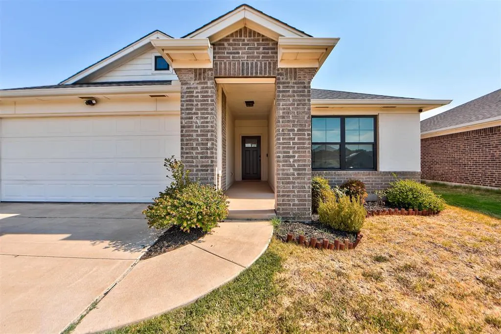 Photo 2 — 18640 Luna Drive, Edmond, OK 73012