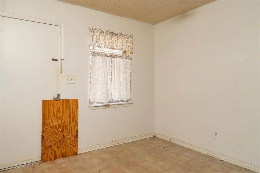 Photo 9 — 507 N Seminole Street, Asher, OK 74826