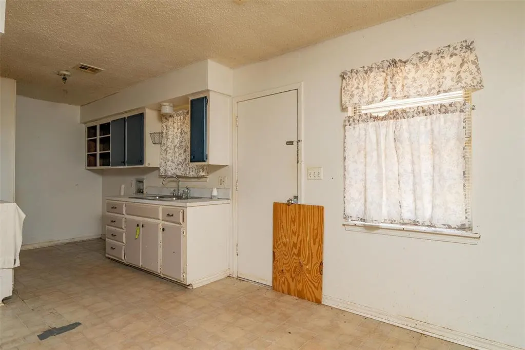 Photo 10 — 507 N Seminole Street, Asher, OK 74826