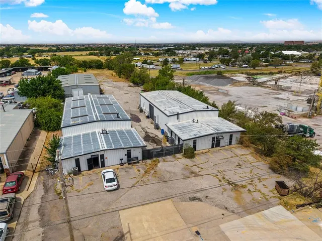 Photo 3 — 1701 SW Sheridan Road 1701-1703, Lawton, OK 73505