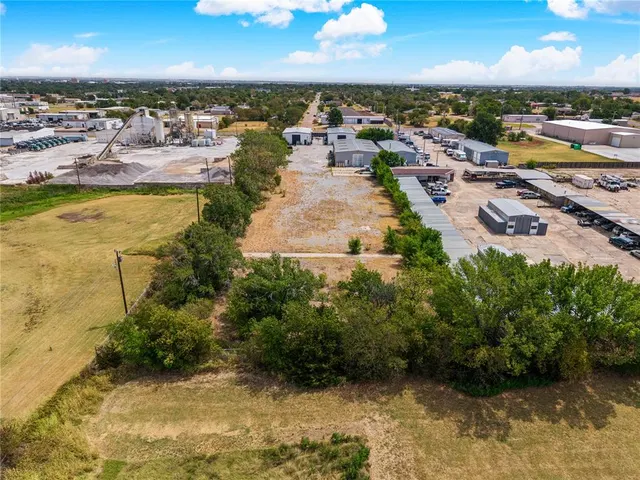 Photo 4 — 1701 SW Sheridan Road 1701-1703, Lawton, OK 73505