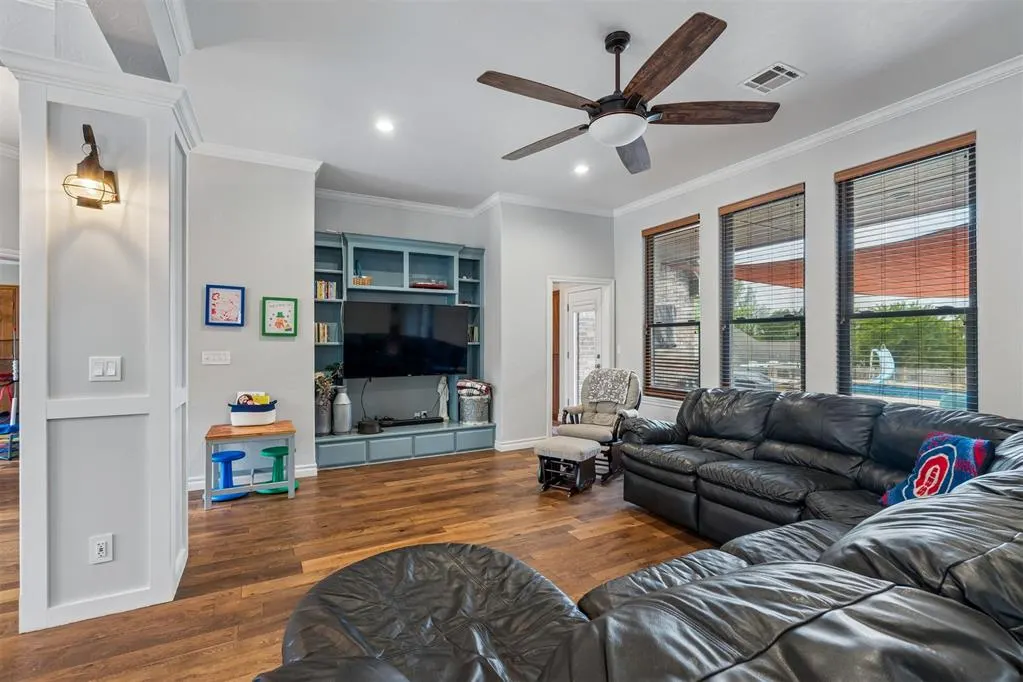 Photo 5 — 825 Liveoak Lane, Blanchard, OK 73010