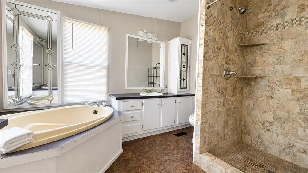 Photo 8 — 10775 Cottonwood Drive, Guthrie, OK 73044