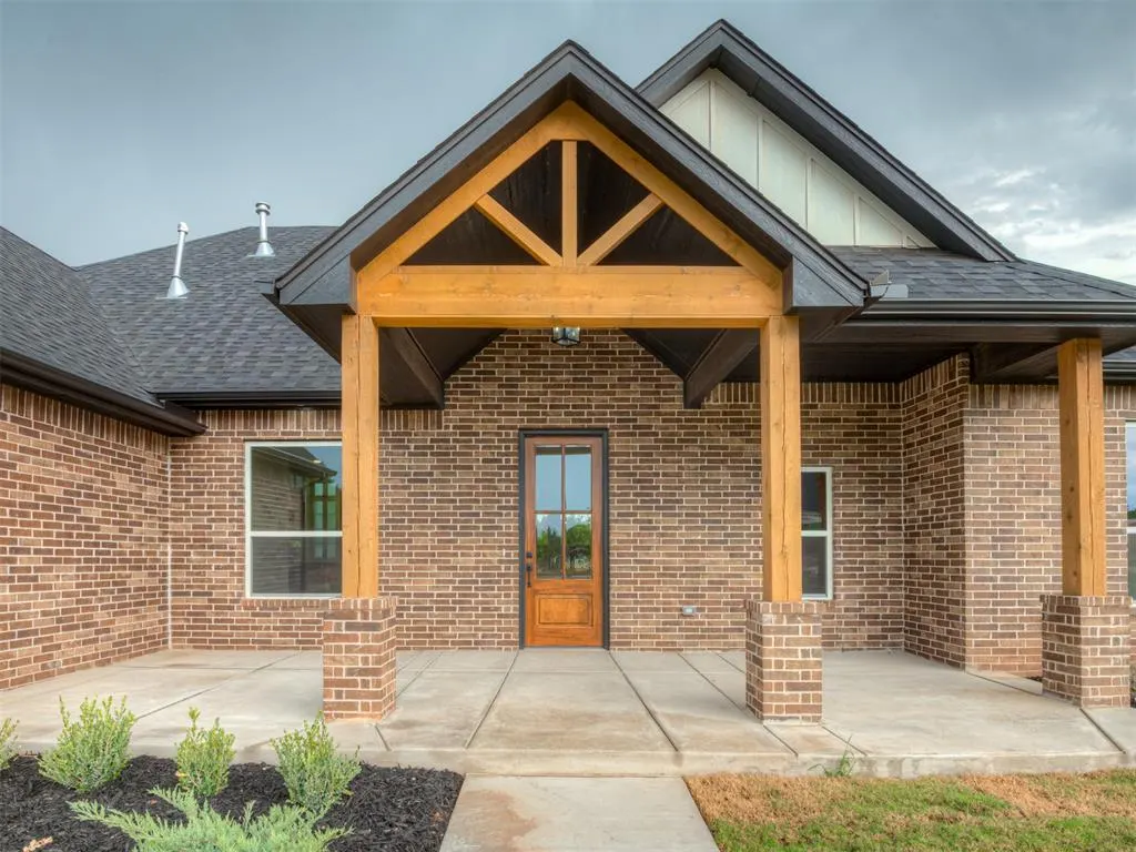 Photo 2 — 1928 Valerie's Drive, Guthrie, OK 73044