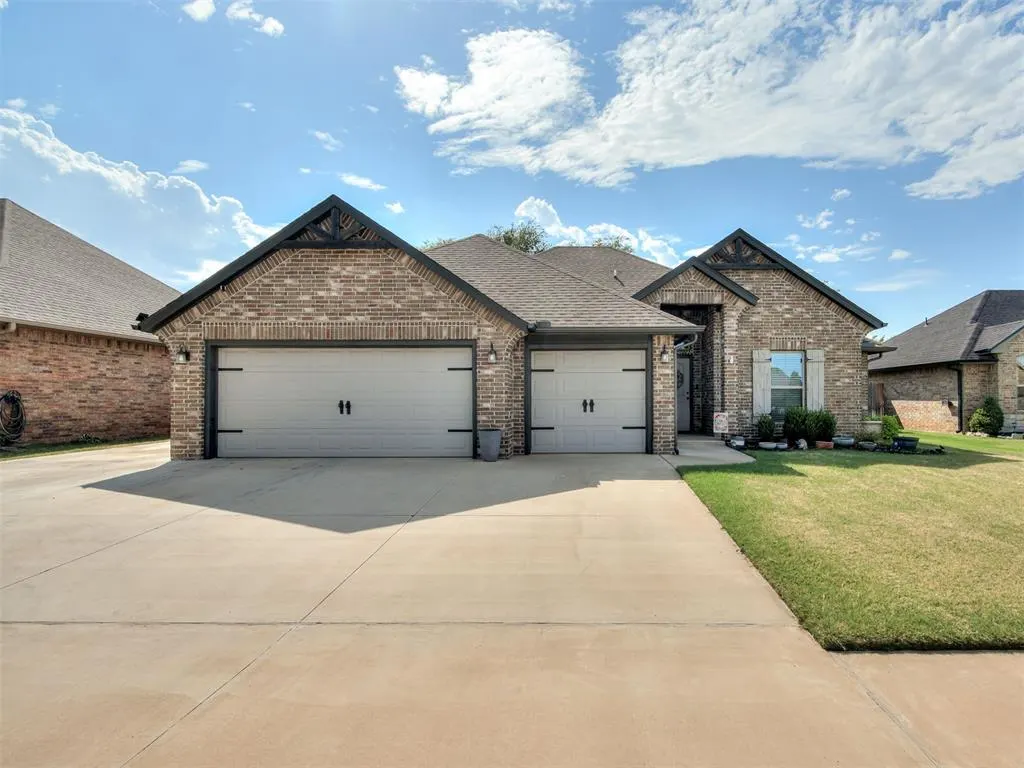 Front exterior — 2201 Sycamore Creek Avenue, Yukon, OK 73099