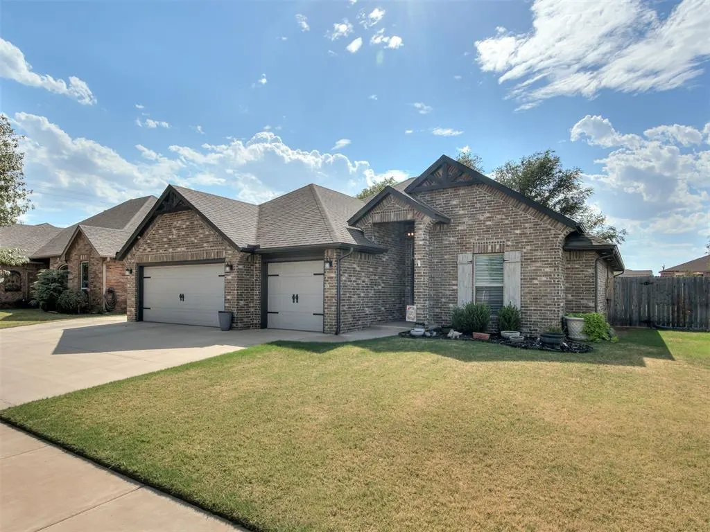 Photo 3 — 2201 Sycamore Creek Avenue, Yukon, OK 73099