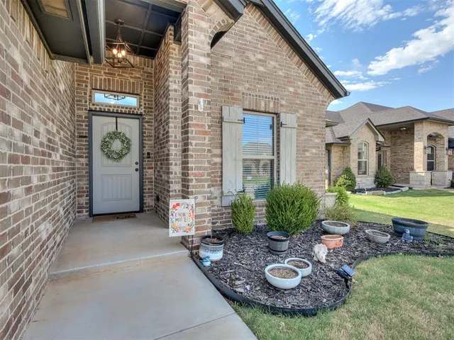 Photo 5 — 2201 Sycamore Creek Avenue, Yukon, OK 73099