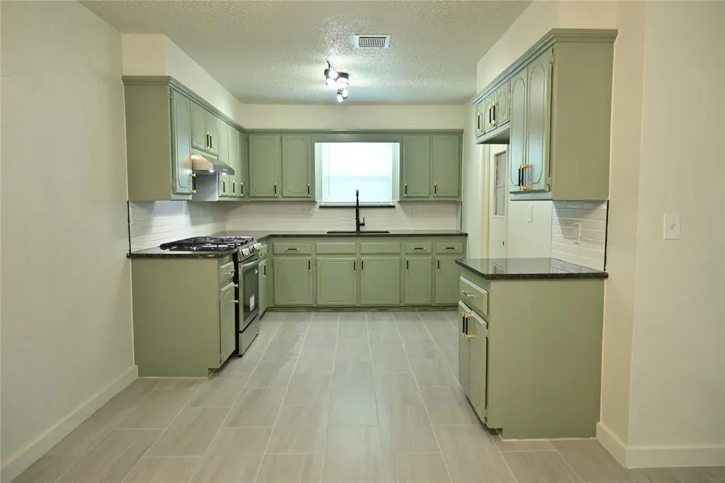 Photo 12 — 4709 S East Ave Street, Oklahoma City, OK 73129