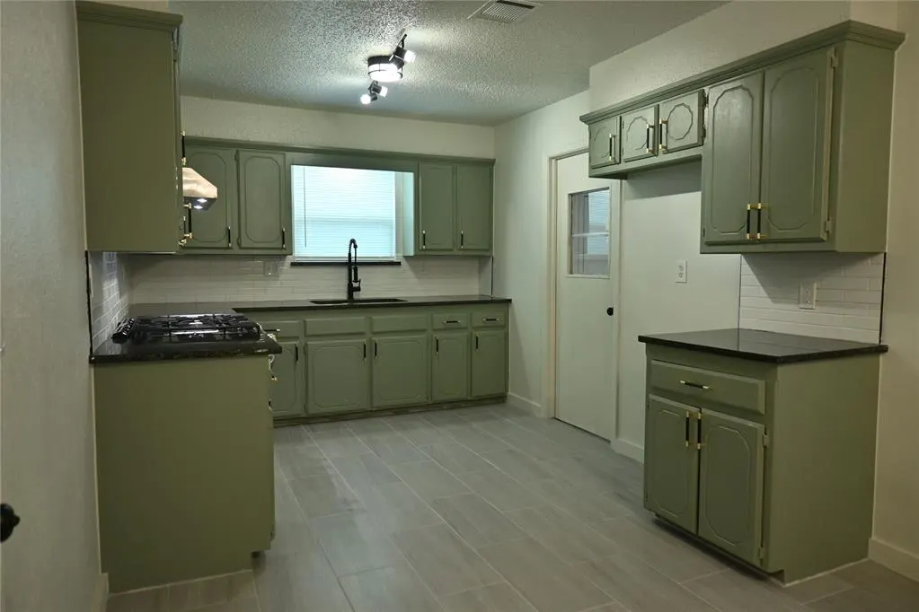 Photo 13 — 4709 S East Ave Street, Oklahoma City, OK 73129