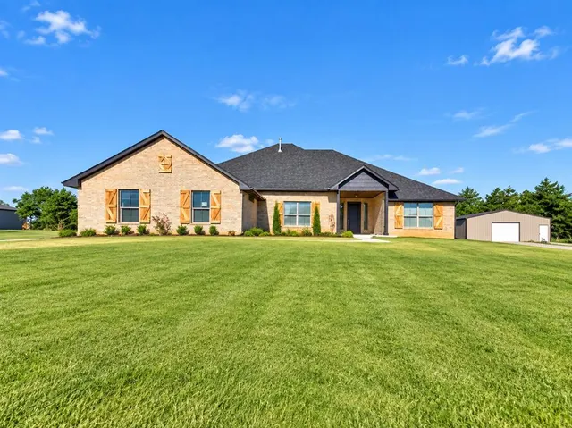 Photo 2 — 11601 Ward Road, Edmond, OK 73034