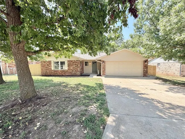 Front exterior — 9 Rock Hollow Road, Shawnee, OK 74804